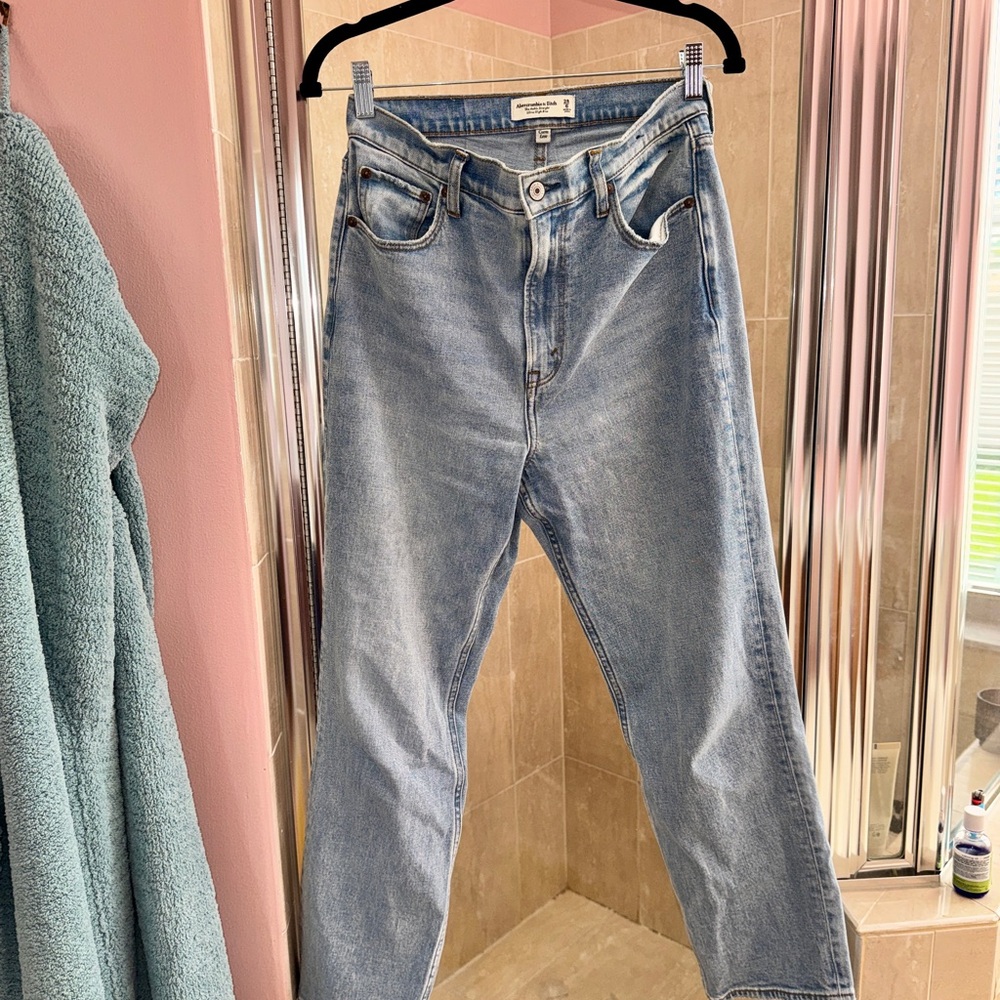 Abercrombie & Fitch High-Rise Light Wash Ankle Straight Jeans- Size 28 - Picture 11 of 15